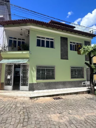 Imagem Casa linear no primeiro pavimento composta de 3 quartos sendo uma suíte reformada piso em porcelanato em excelente localização no centro de Alegre ES.
