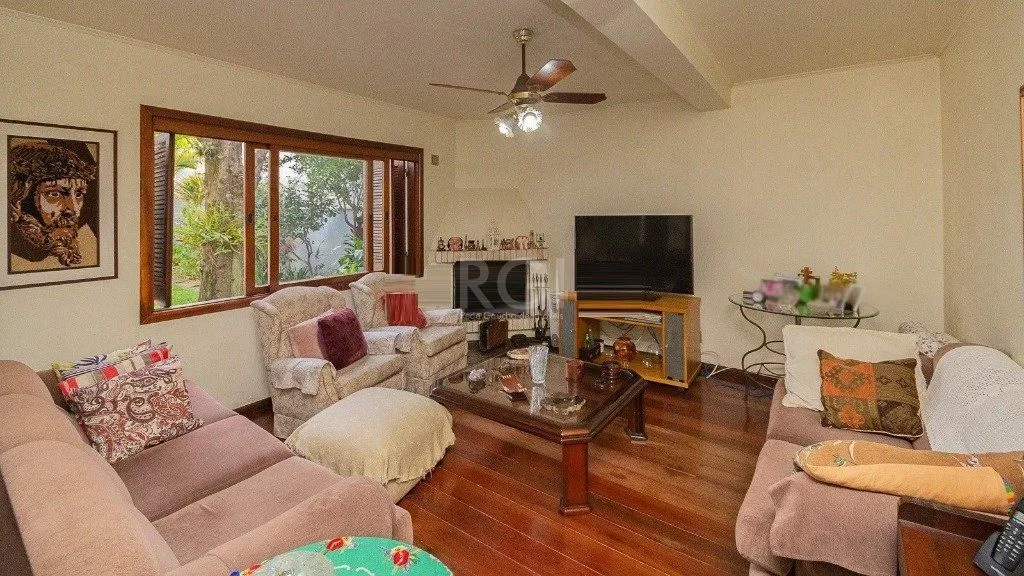 Imagem Casa para Venda - 300m², 3 dormitórios, sendo 1 suites, 4 vagas - Chácara das Pedras