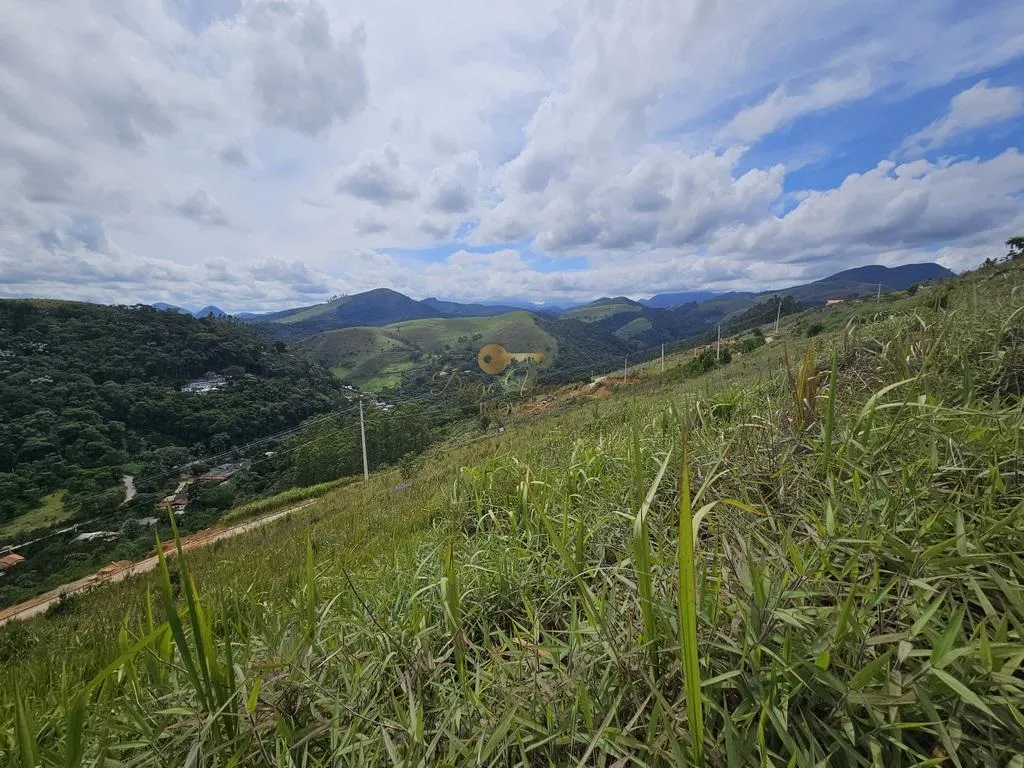Imagem Terreno em Condomínio para Venda em Teresópolis / RJ no bairro Pessegueiros