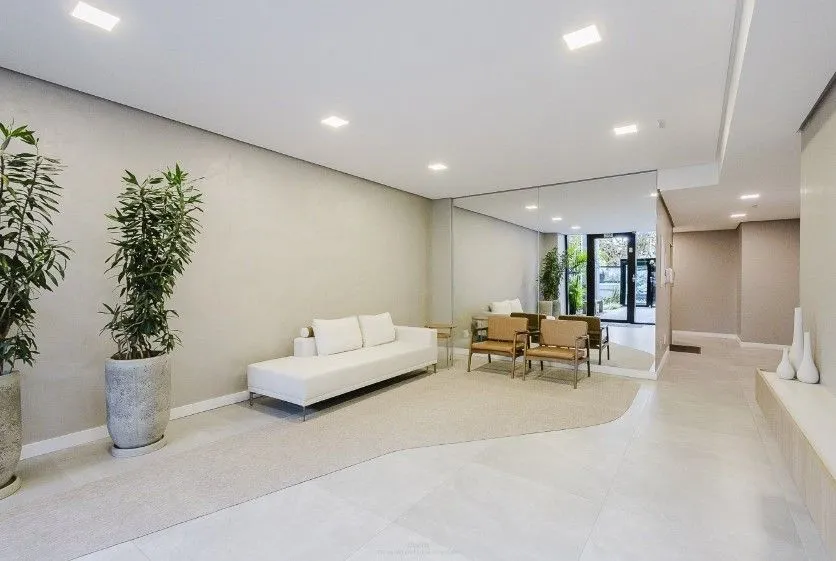 Imagem Excelente Apartamento semimobiliado de 71 m² privativos no Bairro Petrópolis.