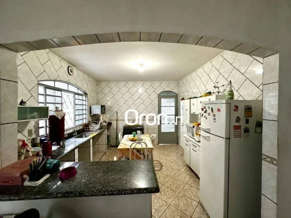Imagem Casa à venda, 170 m² por R$ 790.000,00 - Parque das Flores - Goiânia/GO