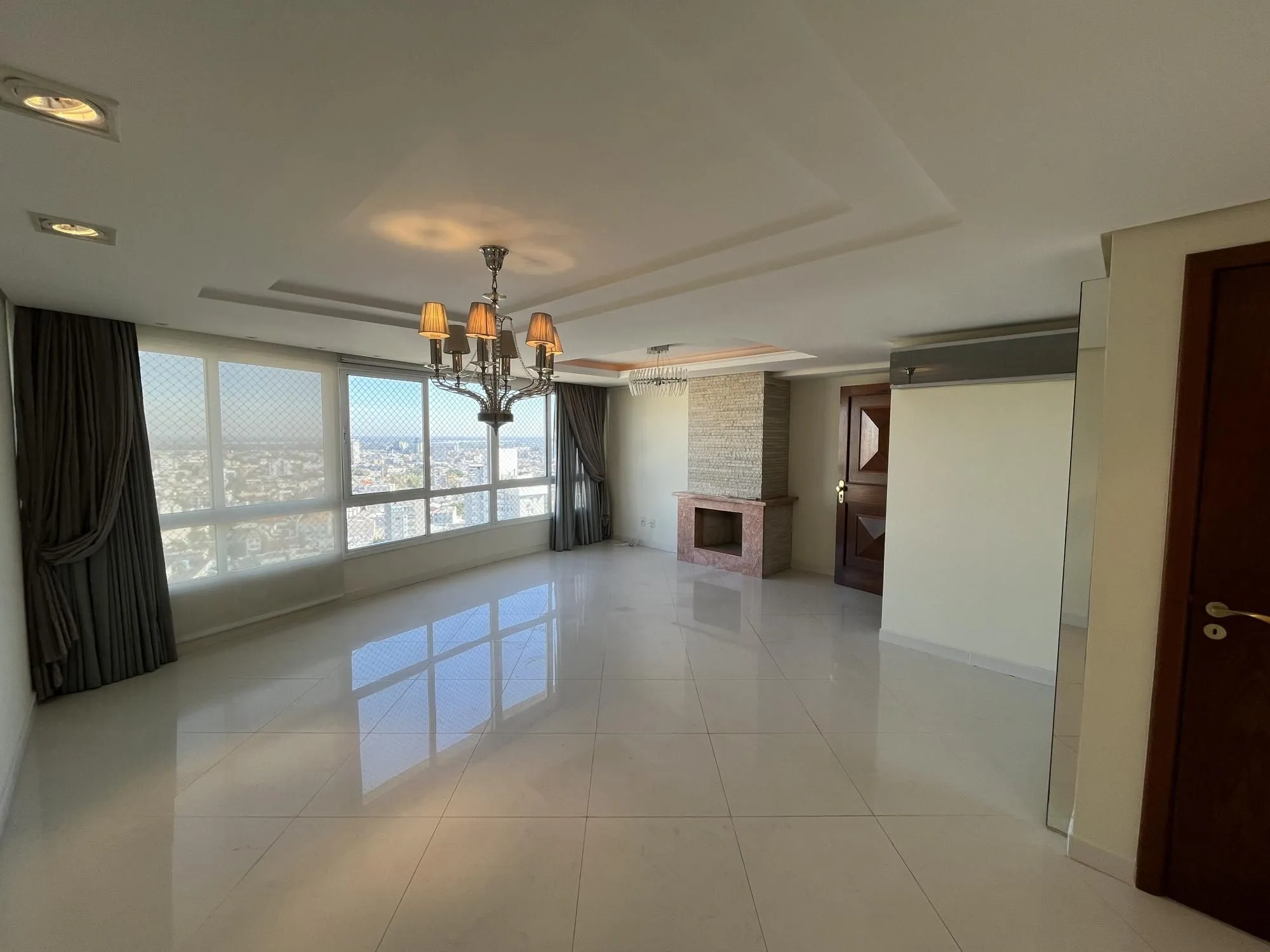 Imagem Apartamento de 3 quartos, suíte e 2 vagas de garagem no bairro Higienópolis POA