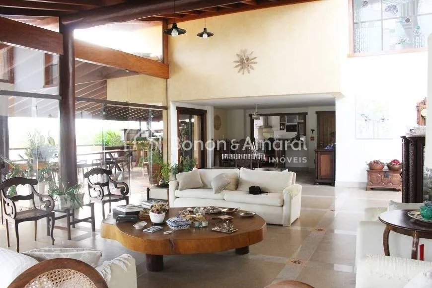 Imagem Casa em condomínio com 1000 m² e 7 quartos