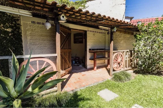Imagem Casa para venda no bairro Guarujá em Porto Alegre