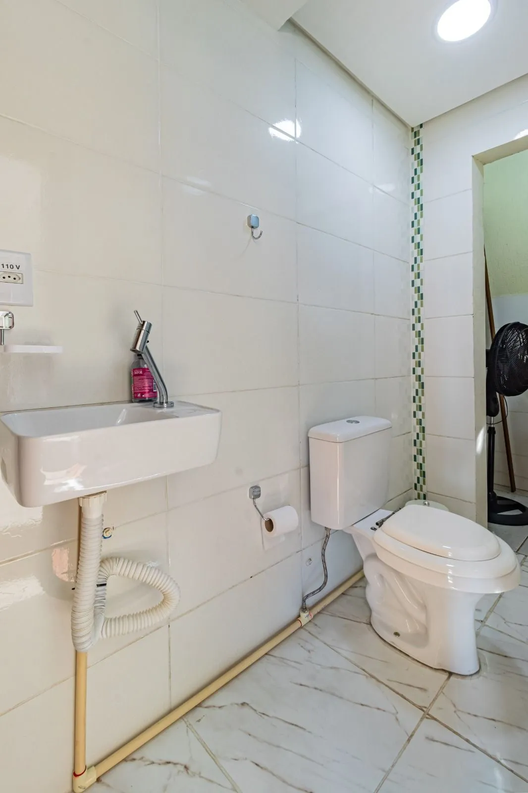 Imagem Oportunidade Única! Prédio Comercial em Localização Privilegiada em Porto Alegre