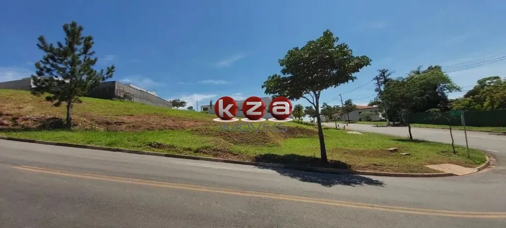Imagem Terreno a venda em Condomínio de Luxo em Valinhos-SP, Residencial Vila Lombarda - 1.017,28m² de Área