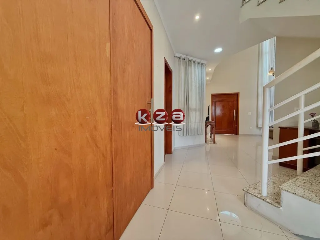 Imagem Casa em Condomínio à Venda em Valinhos-SP, Condomínio Vivenda das Cerejeiras, 3 quartos, 1 suíte, 2 salas, 4 banheiros, 4 vagas, 238m².