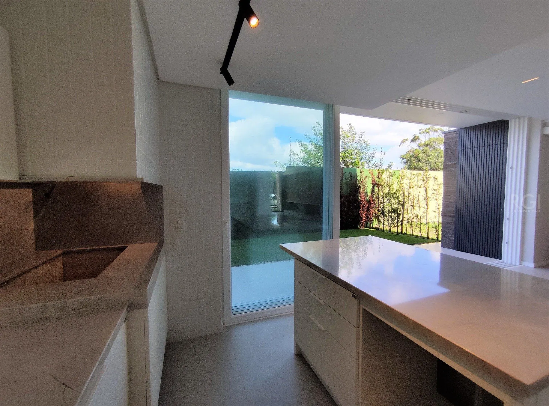 Imagem Casa de Condomínio em Atlântida Sul
