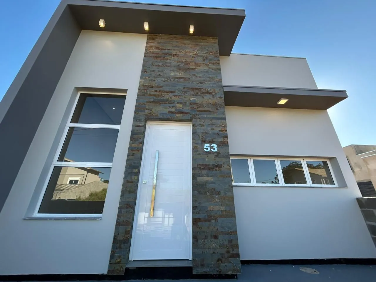 Imagem Casa Nova à venda no Loteamento Jardins!! 3 dormitórios,1 suíte, com um lindíssimo pôr do sol, uma casa confortável para a família !!