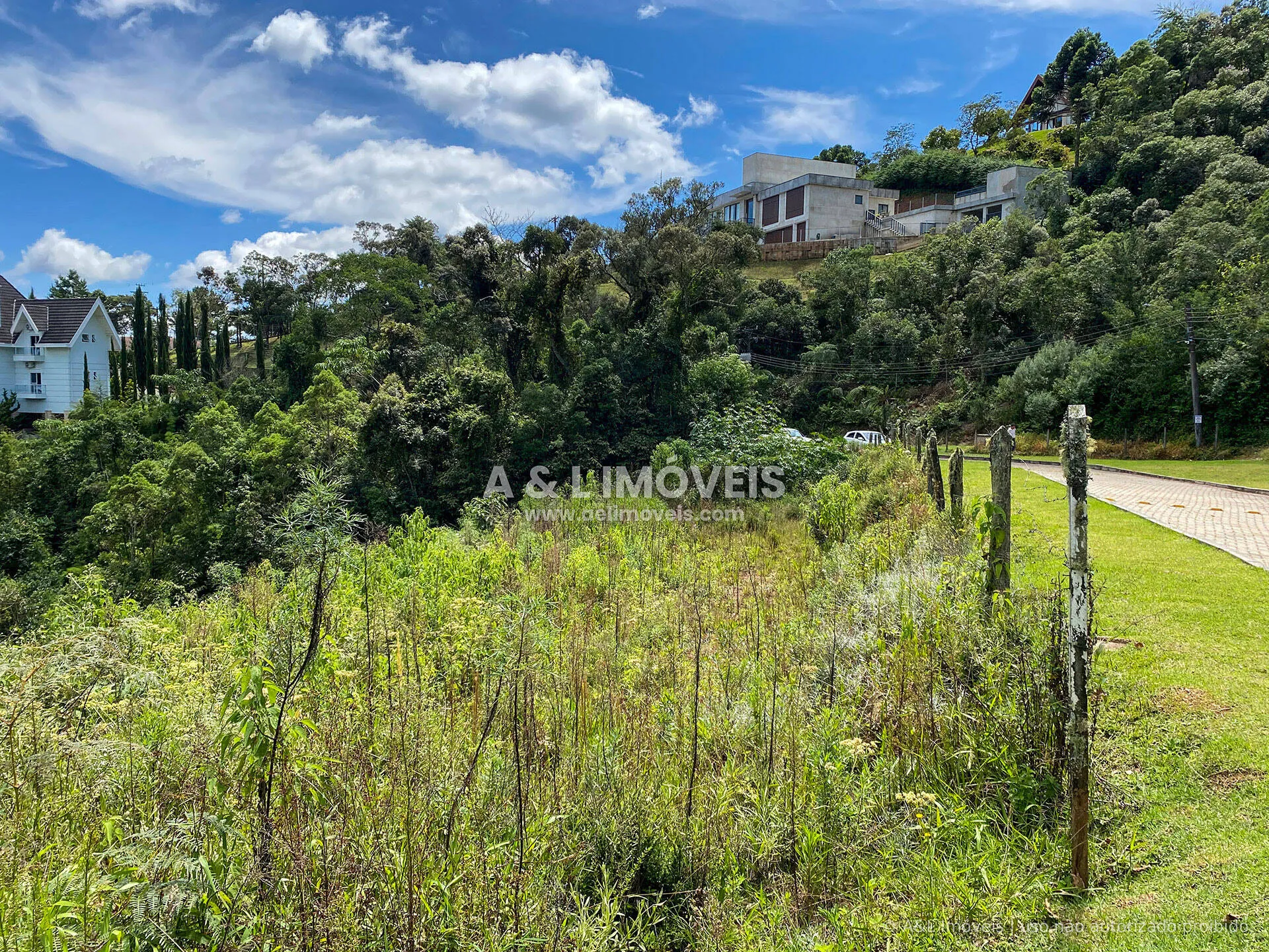 Imagem Lote à venda em Campos do Jordão com 1.600 m² e 46 m de frente