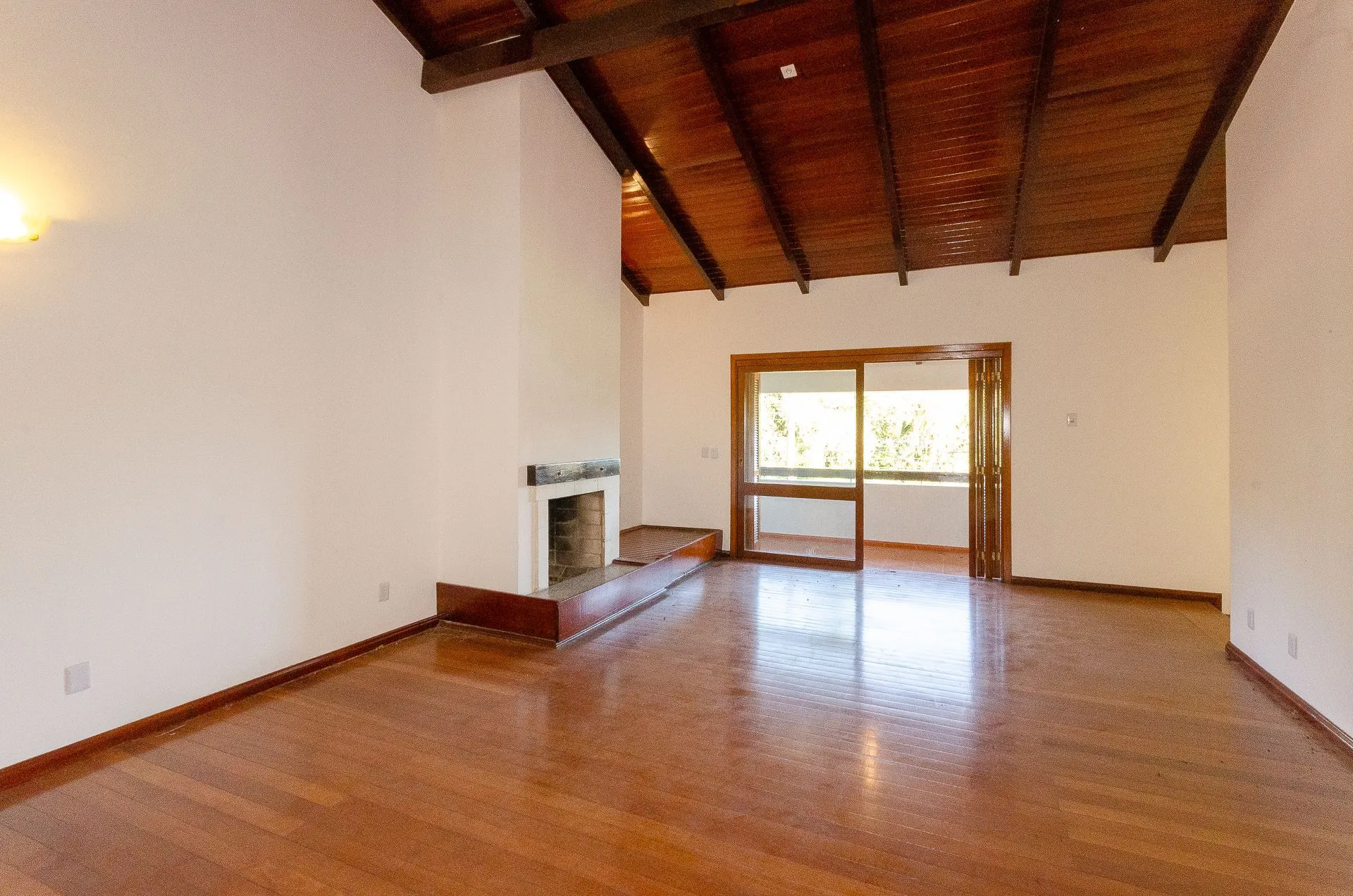 Imagem Casa Residencial de 4 Quartos à Venda em Porto Alegre, RS