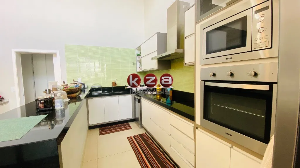 Imagem Casa de Luxo à Venda em Condomínio Exclusivo em Valinhos-SP: 3 quartos, 3 suítes, 3 salas, 5 banheiros, 2 vagas de garagem, 317m².