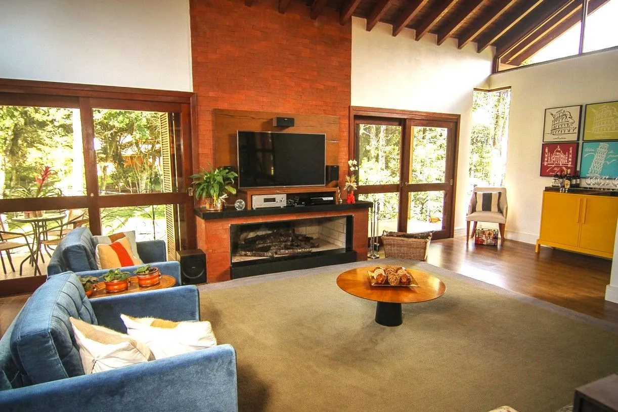 Imagem Casa Alto Padrão localizada a 5 quilômetros do centro de Canela, em meio a natureza com 16,600² em localização privilegiada e valorizada..
