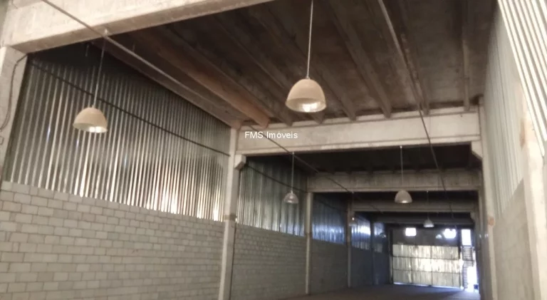 Imagem Galpão com 1100m2 na Rod. Anhanguera / SP.