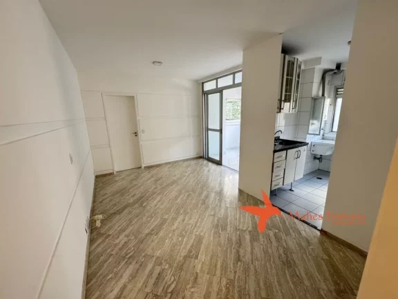 Imagem Apartamento à venda em Pinheiros, São Paulo: 2 quartos, 1 suíte, 1 sala, 2 banheiros, 1 vaga de garagem. Confira!