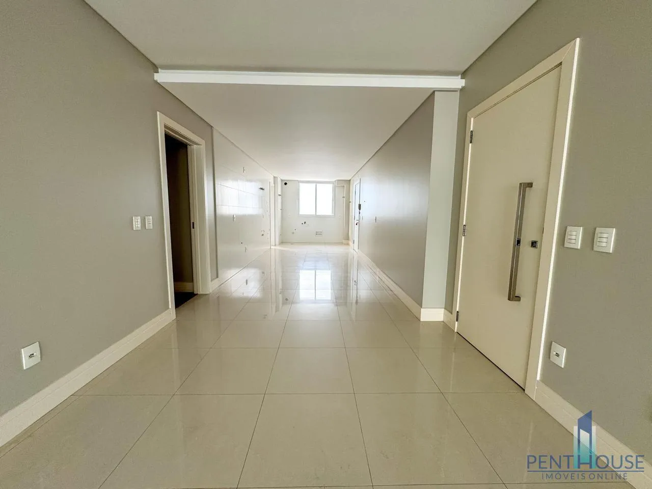 Imagem Apartamento Quadra Mar para Venda em Balneário Camboriú, CENTRO, 3 dormitórios, 3 suítes, 4 banheiros, 3 vagas