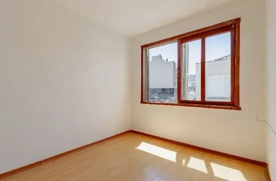 Imagem Apartamento com 4 quartos e 93m² à venda em Centro Histórico, Porto Alegre.