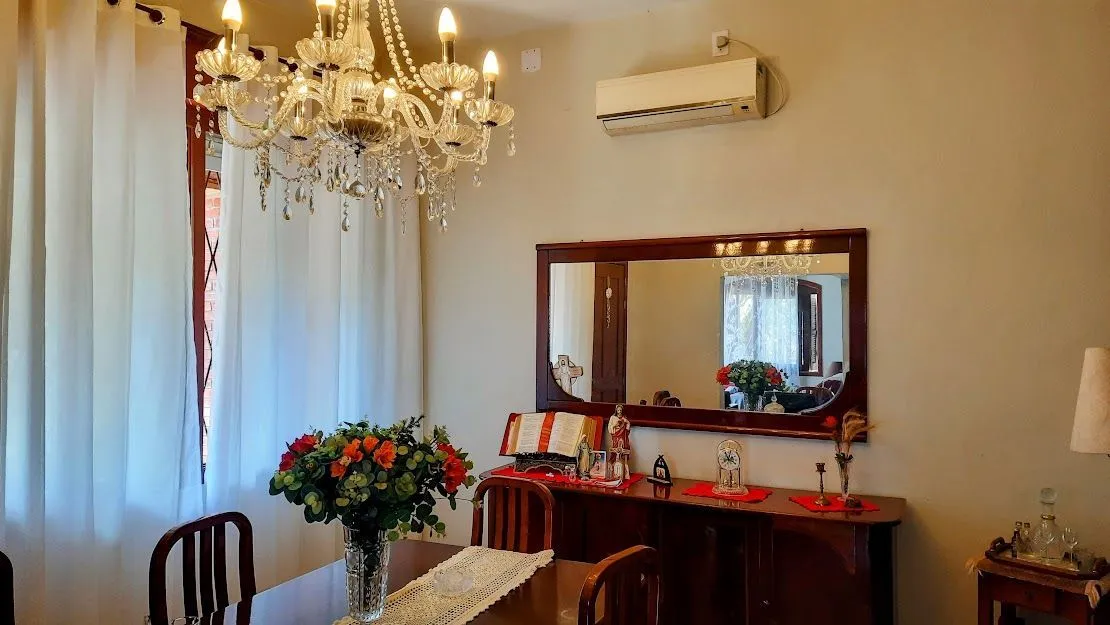 Imagem Linda Casa de Esquina com 230 M². Área de Lazer Completa.