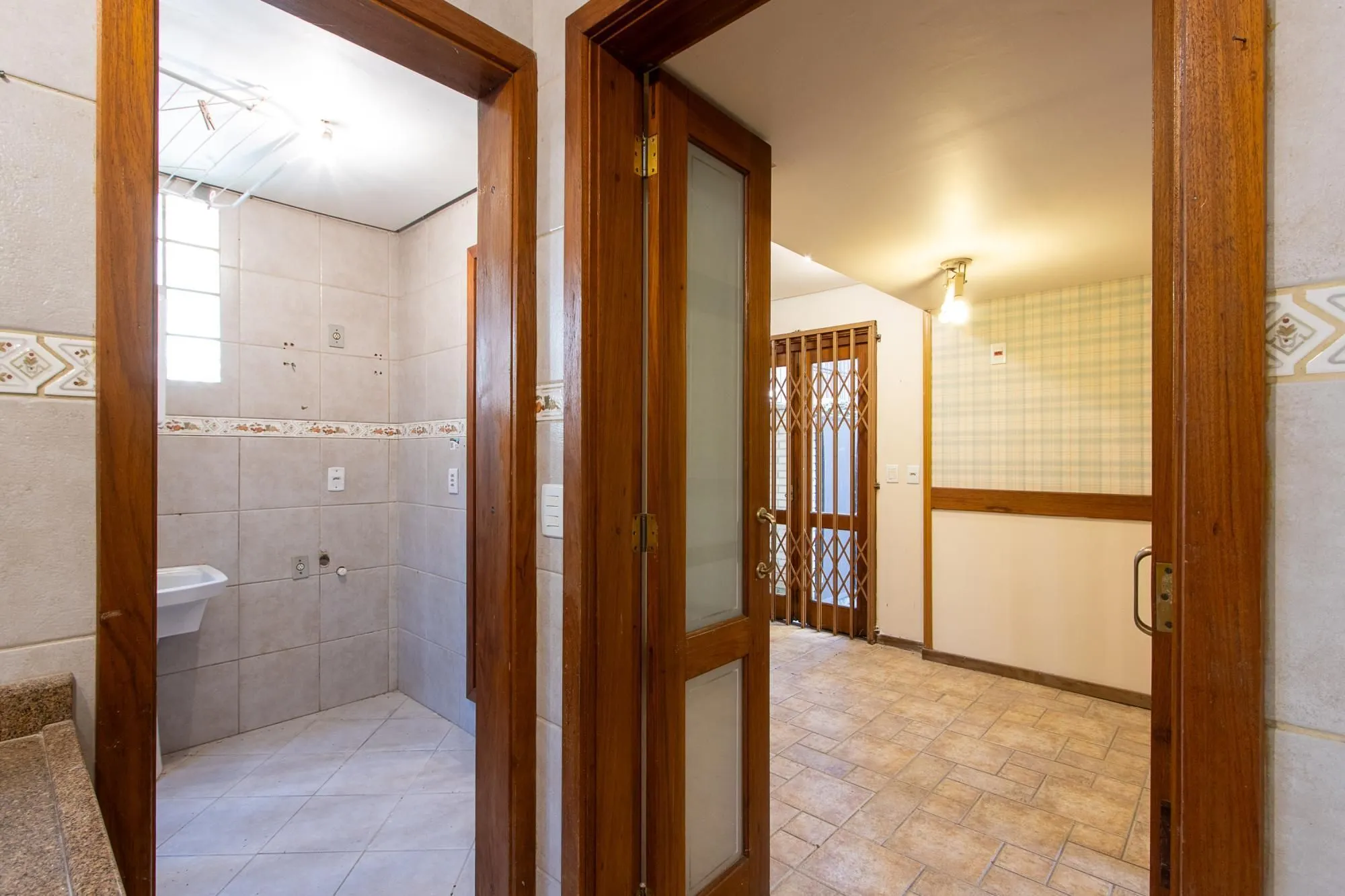 Imagem Casa 3 dormitórios, 1 suíte, 2 vagas - Bairro Camaquã