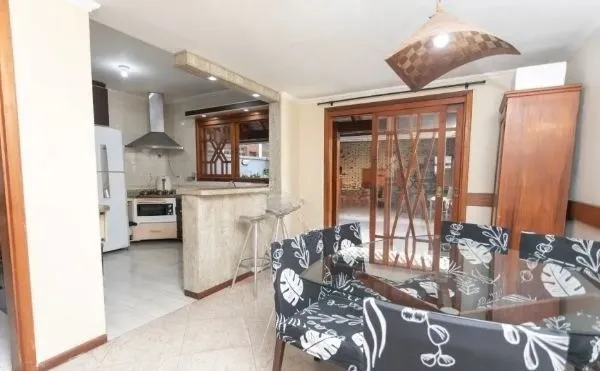 Imagem Casa sobrado no bairro Ecoville de 3 dormitórios e 4 vagas