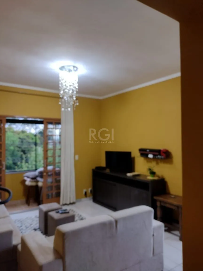 Imagem Casa para Venda - 0.18m², 2 dormitórios, sendo 2 suites, 3 vagas - Lomba do Pinheiro