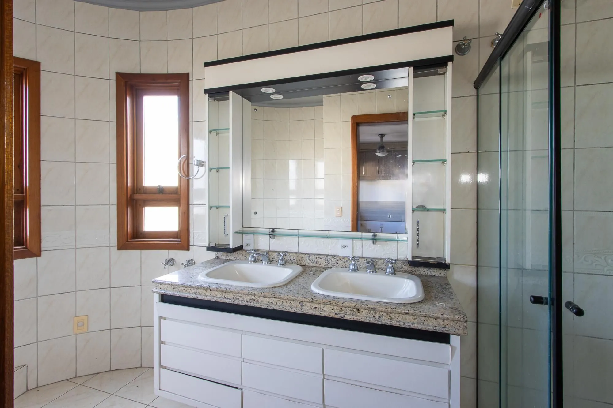 Imagem Casa em condominio Zona Sul, desocupada