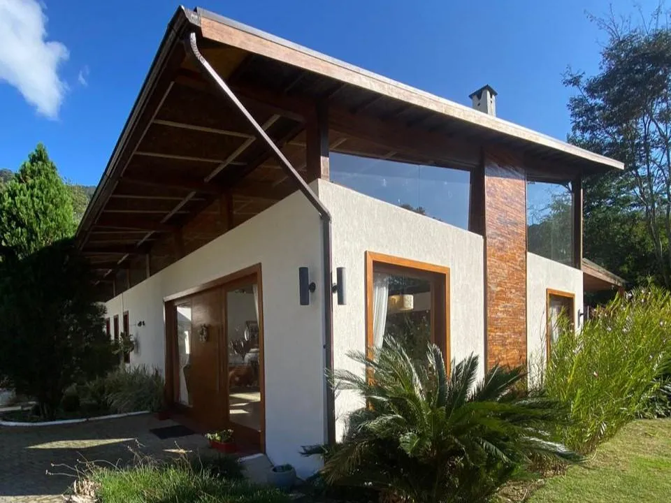 Imagem Casa em Condomínio para Venda em Petrópolis / RJ no bairro Itaipava