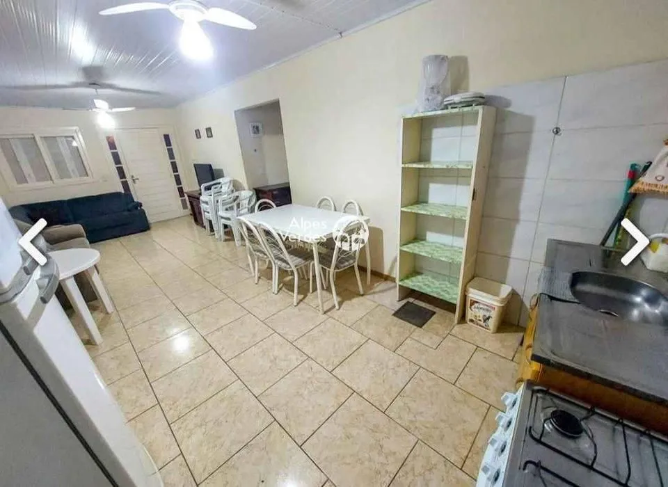 Imagem Vende-se Casa em Capão da Canoa com 250 m2