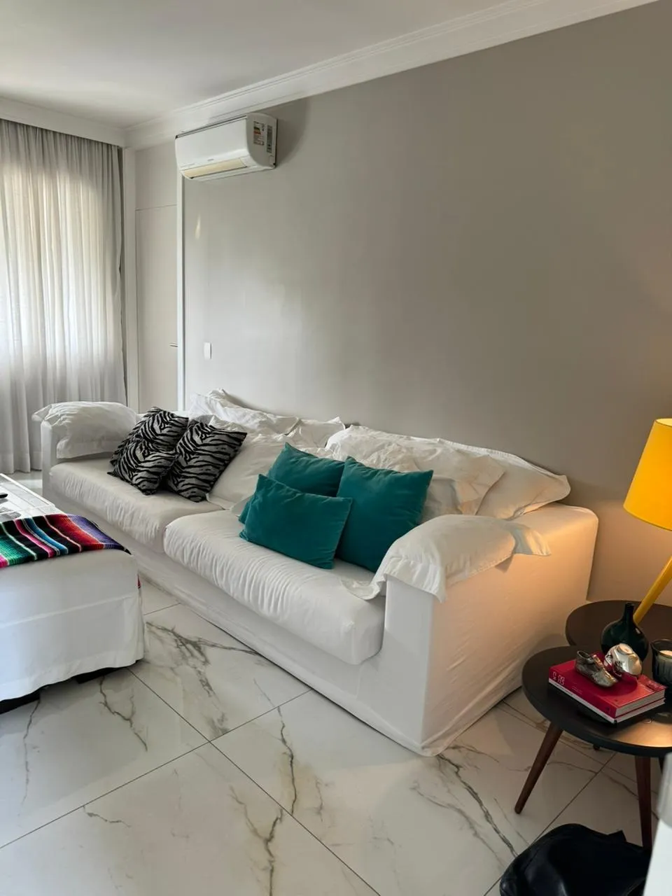 Imagem Casa de alto padrão para locação em Alphaville Residencial Dois, Barueri-SP: 4 quartos, 4 suítes, 3 salas, 4 banheiros, 3 vagas, 520m².