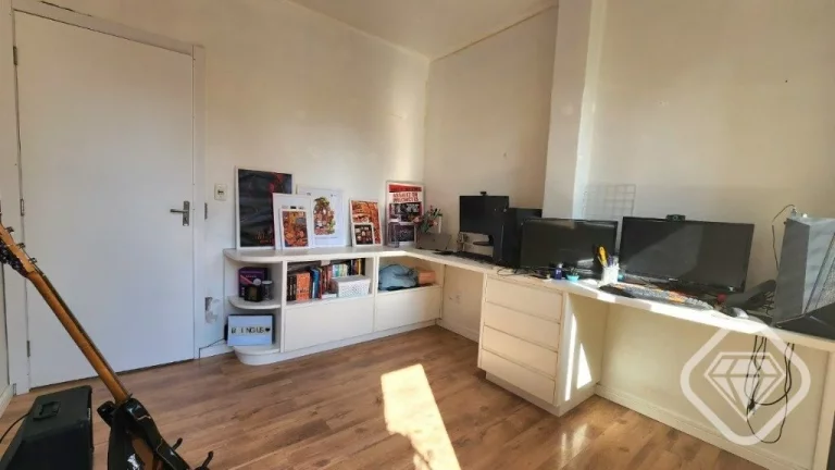Imagem Apartamento no Centro Histórico com Sacada e Andar Alto

Brilhante Imóveis apresenta este ótimo a...
