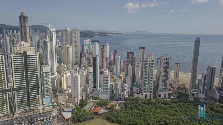 Imagem Apartamento Quadra Mar para Venda em Balneário Camboriú, CENTRO, 4 dormitórios, 4 suítes, 5 banheiros, 3 vagas