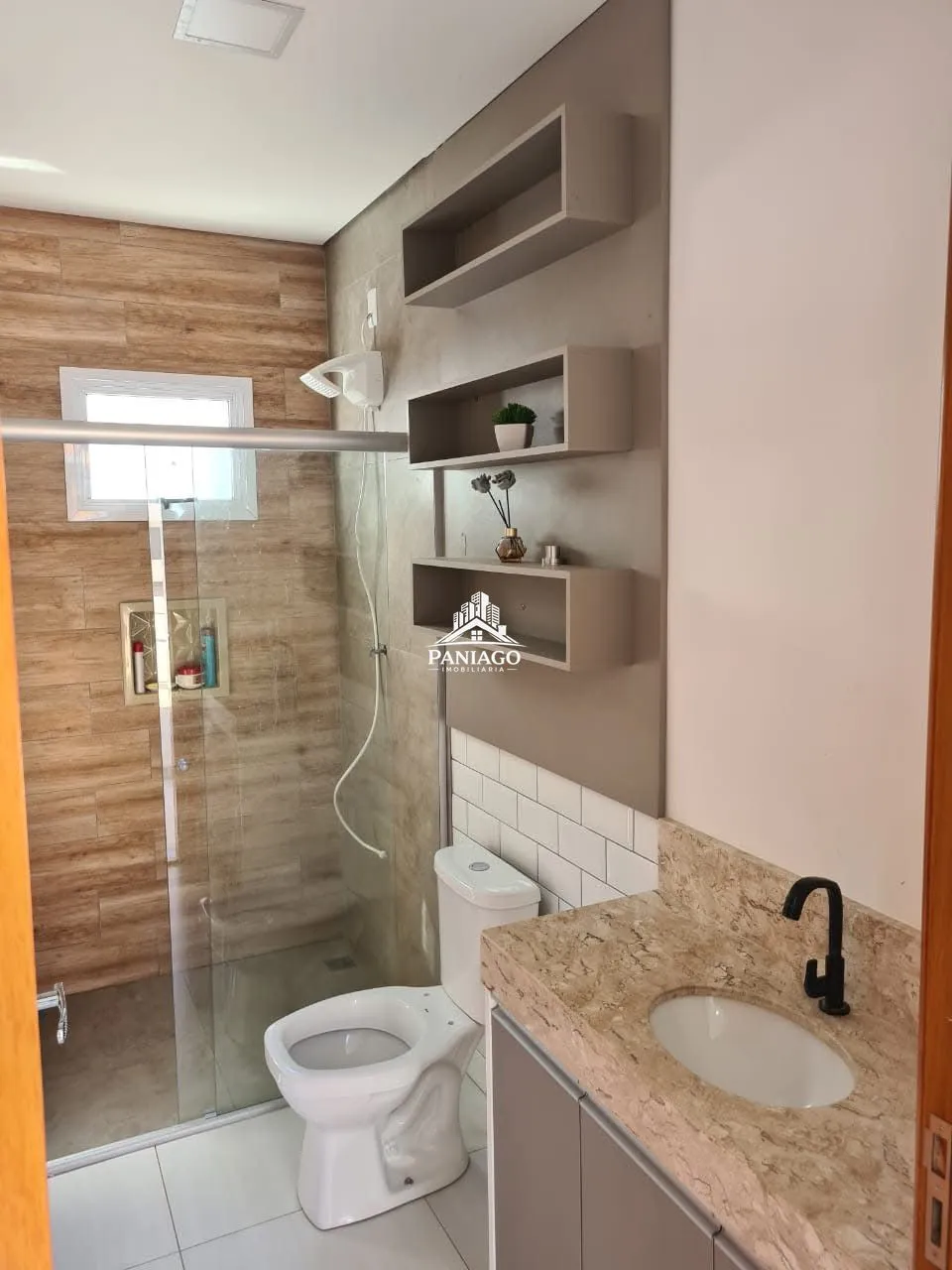 Imagem Casa com 3 Quartos, Piscina e Energia Solar à Venda no Jardim Comodoro