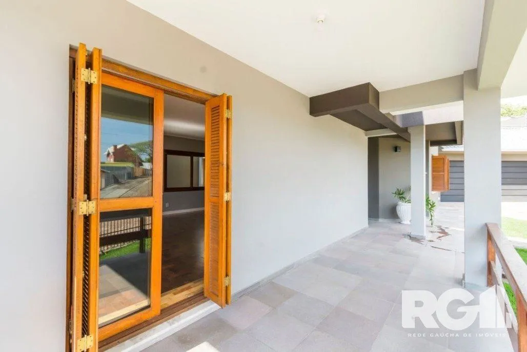 Imagem Casa com piscina, 3 dormitórios, 258m² privativos, no Jardim Itu.
