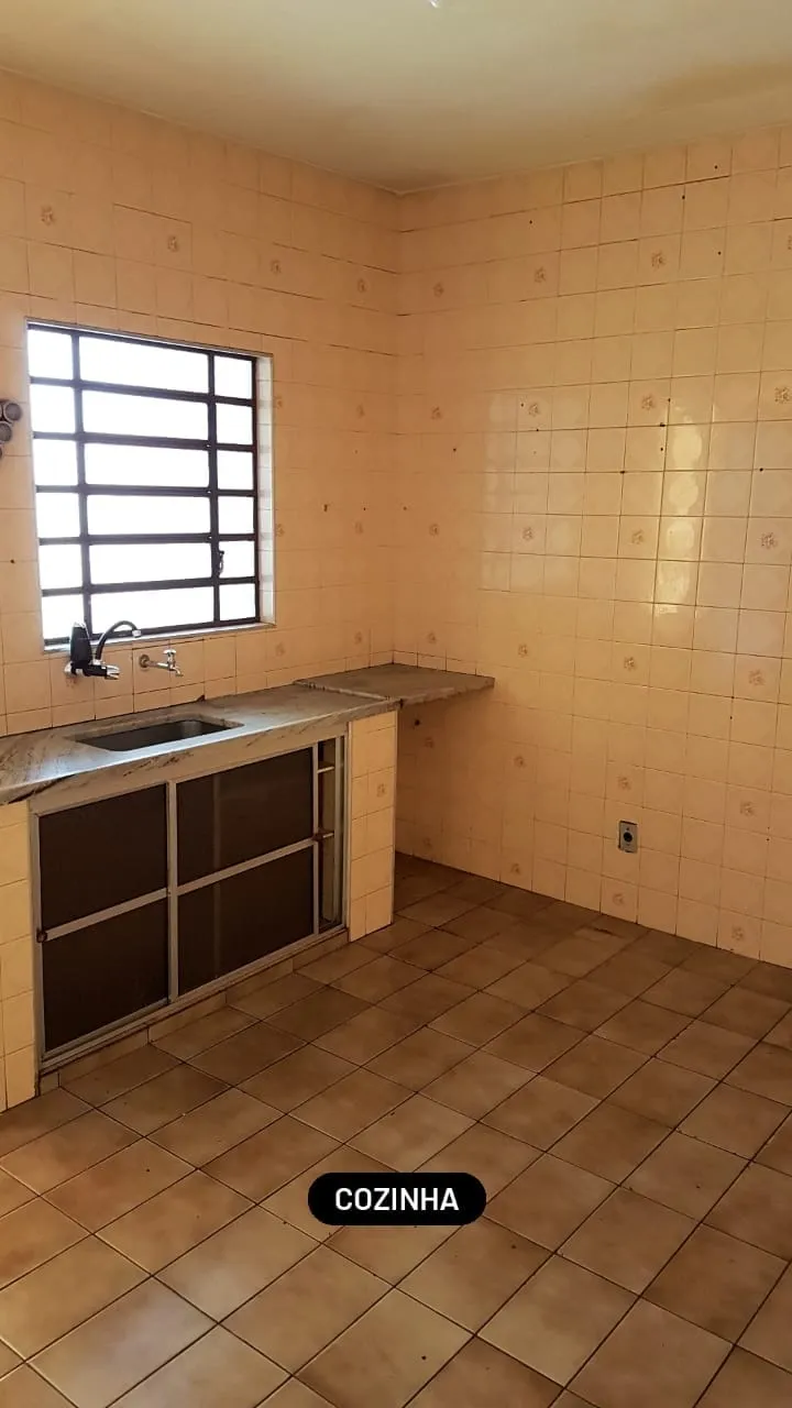 Imagem Comercial à venda 3 Quartos, 1 Suite, 4 Vagas, 250M², Esplanada Santa Terezinha, Taubaté - SP
