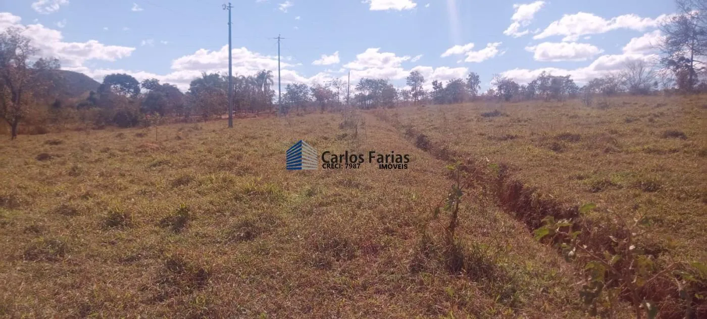 Imagem Sítio para Venda em Cidade Ocidental, Área Rural de Cidade Ocidental, 3 dormitórios, 1 banheiro, 2 vagas