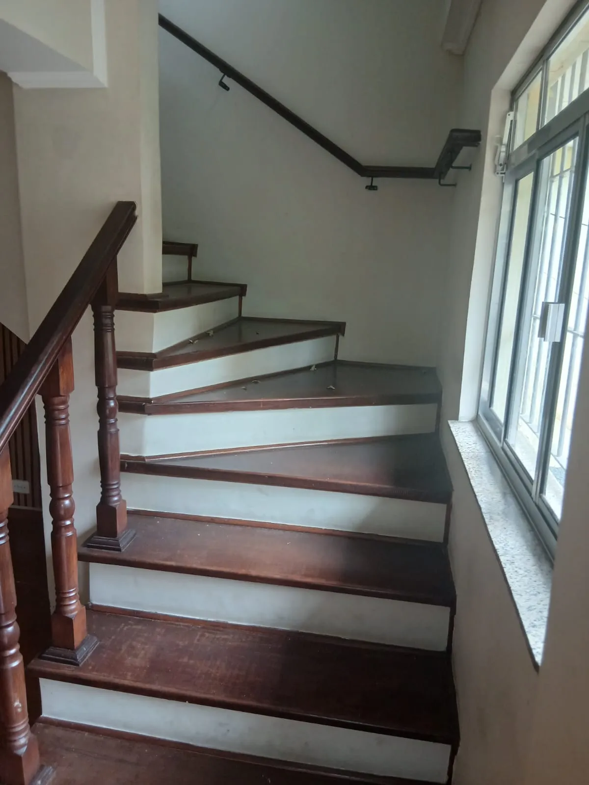 Imagem VENDO EXCELENTE CASA E SOBRADO NO BAIRRO JARDIM SANTA CRUZ!