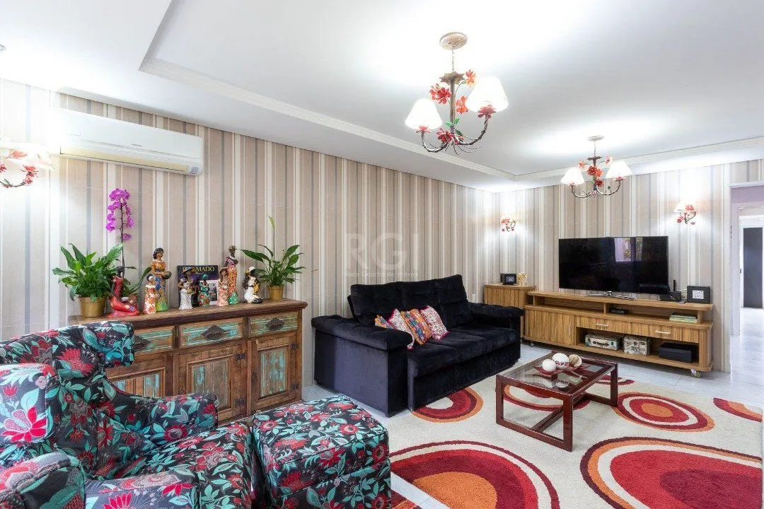 Imagem Casa para Venda - 342m², 3 dormitórios, sendo 2 suites, 2 vagas - Espírito Santo