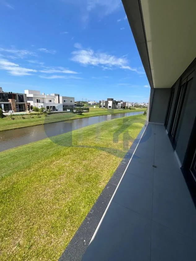 Imagem Casa Nova de Alto Padrao com 4 Suites no Reserva das Aguas - Torres/RS