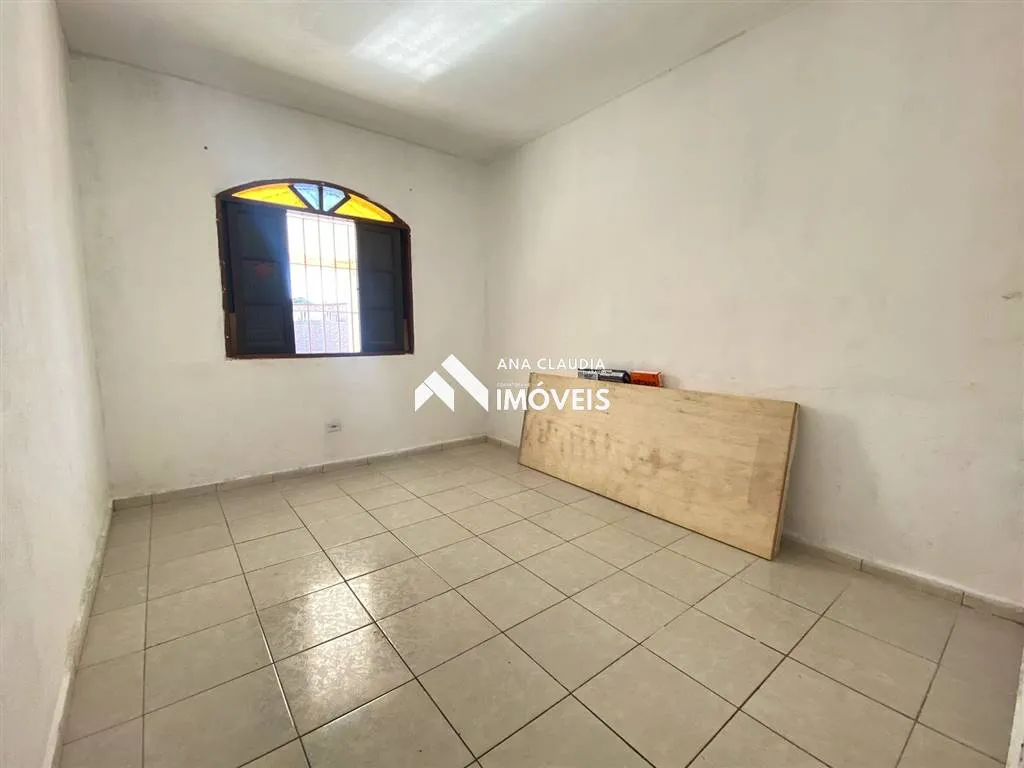 Imagem Casa a Venda Lote inteiro com picina.