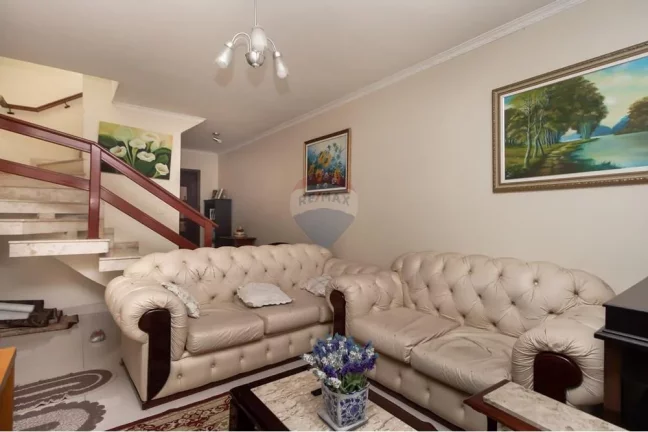 Imagem Casa bem localizada no bairro Vila Marari com 3 dormitórios, 1 suíte, 4 banheiros,2 vagas