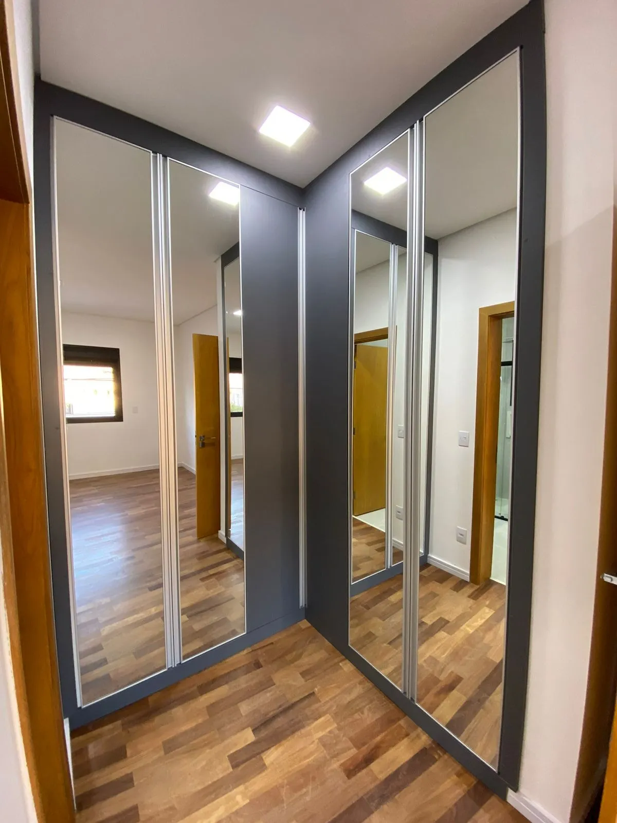 Imagem LINDA CASA NO RESIDENCIAL ALPHAVILLE TAMBORÉ 3 COM 750M²!!!