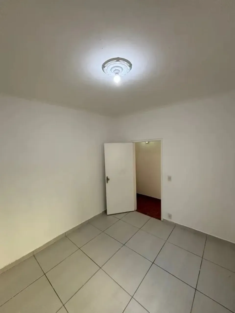 Imagem Casa comercial para locação em Sorocaba-SP na Vila Trujillo: 3 quartos, 1 suíte, 1 sala, 2 banheiros, 138m² de área.