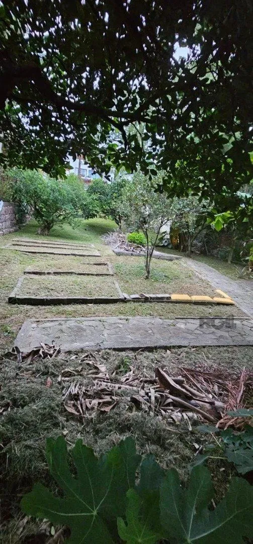 Imagem Casa para Venda - 350m², 5 dormitórios, sendo 1 suite, 6vagas - Cristal