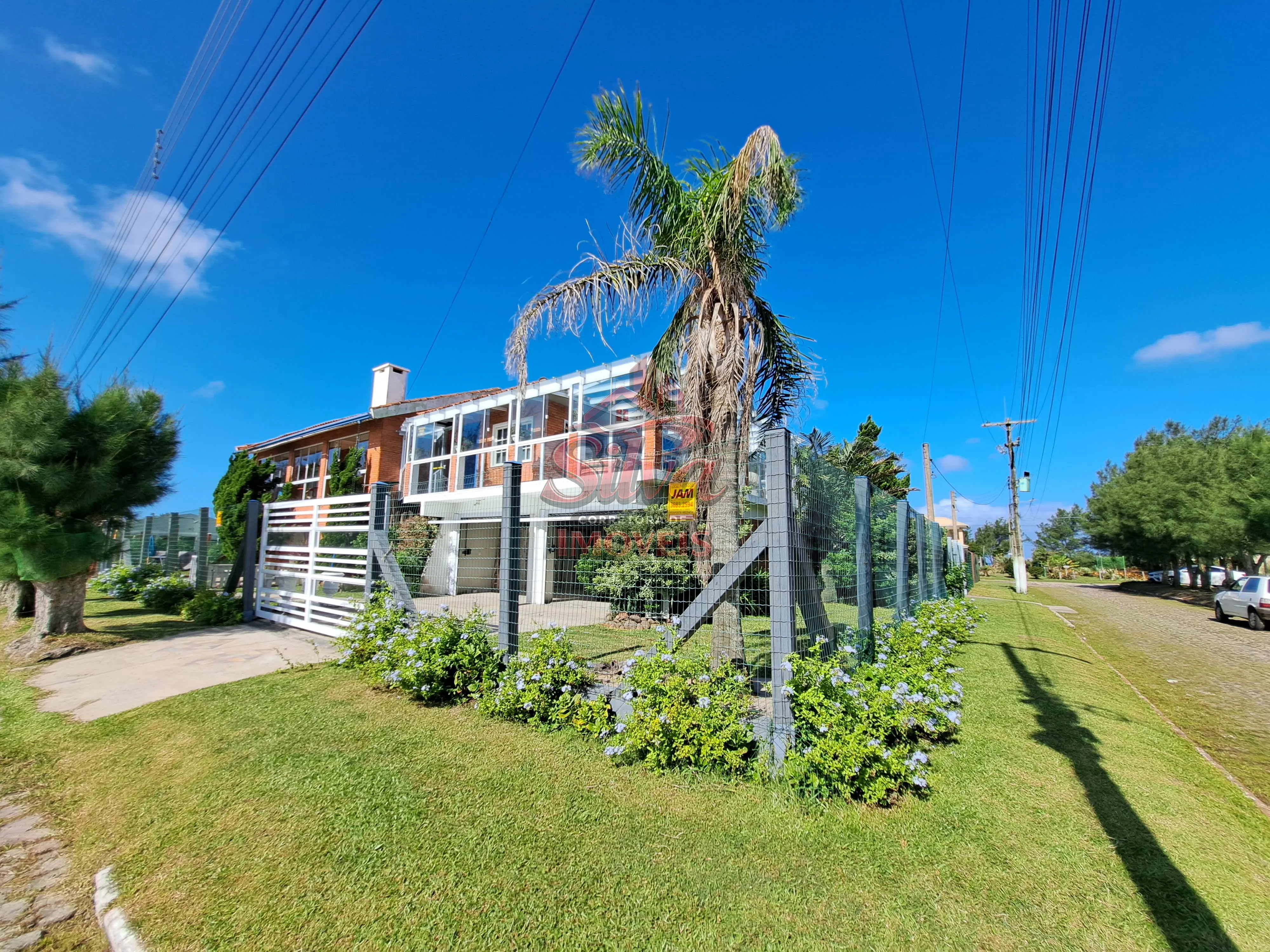 Imagem C1214 | Casa de esquina 4 dormitórios com suíte a 100m do mar