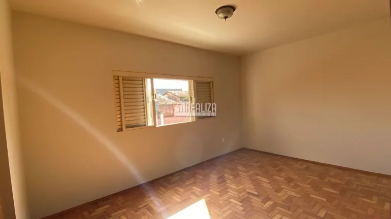 Imagem Casa com 6 dormitórios no bairro Fabrício em Uberaba