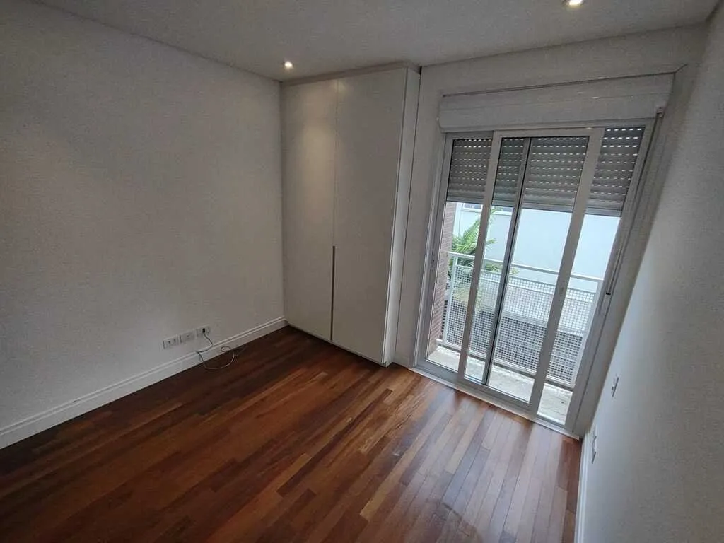 Imagem Casa Duplex 324,87M², 4Q, 4 Suítes, 7 Banheiros, 3 Vagas, Academia, Segurança 24h, Jardim, Portaria, Praça.