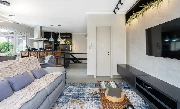 Imagem Vende-se cobertura com 2 dormitórios, sendo 1 suíte no bairro Auxiliadora