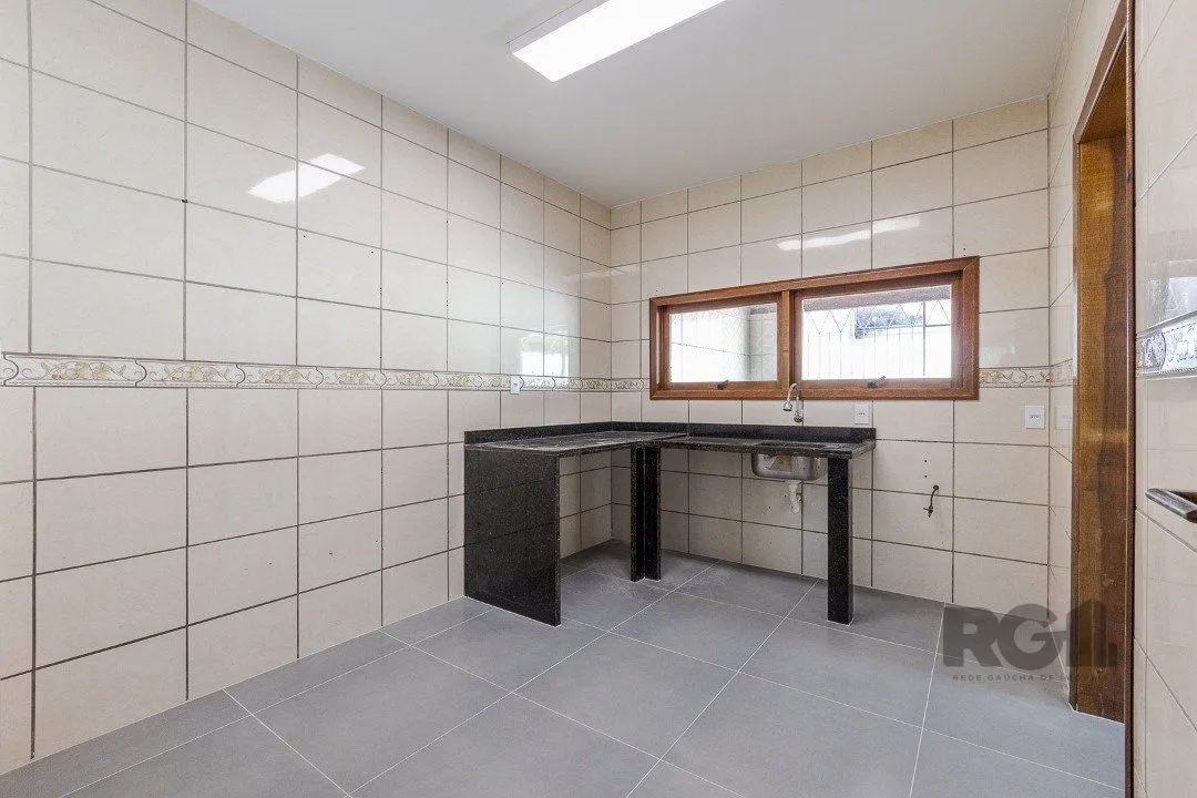 Imagem Casa 103m² - 3 dormitórios, 1 suíte, piscina, 2 vagas no bairro Hípica