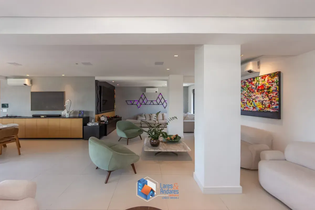 Imagem Duplex para venda em Chácara Santo Antônio com 4 quartos, sendo 4 suítes, 270m²