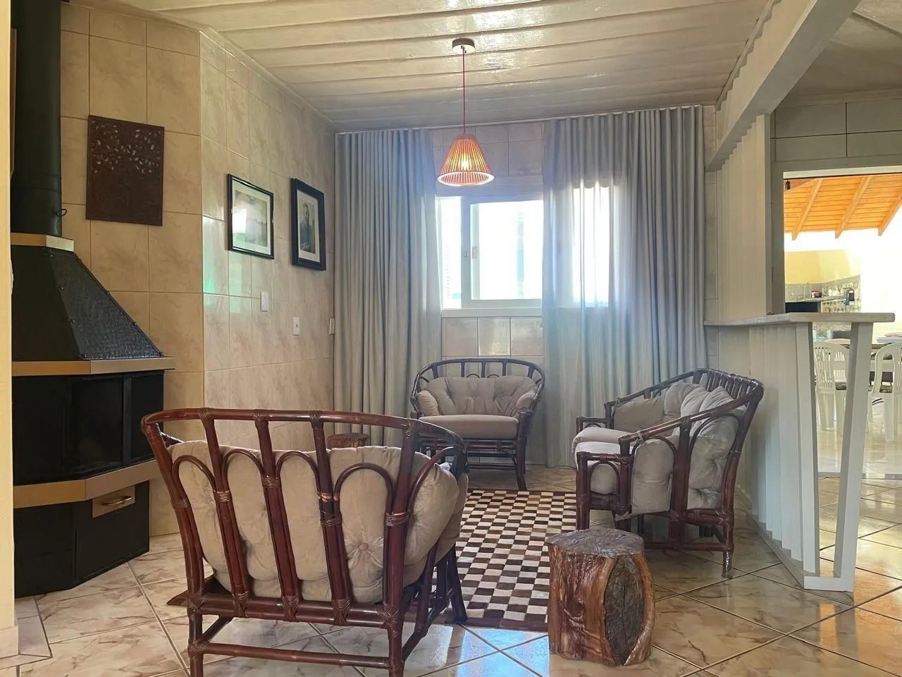 Imagem Casa 3 dormitórios, 1 suite, lareira, 2 vagas de garagem, piscina, bairro Mariápolis, Osório-RS